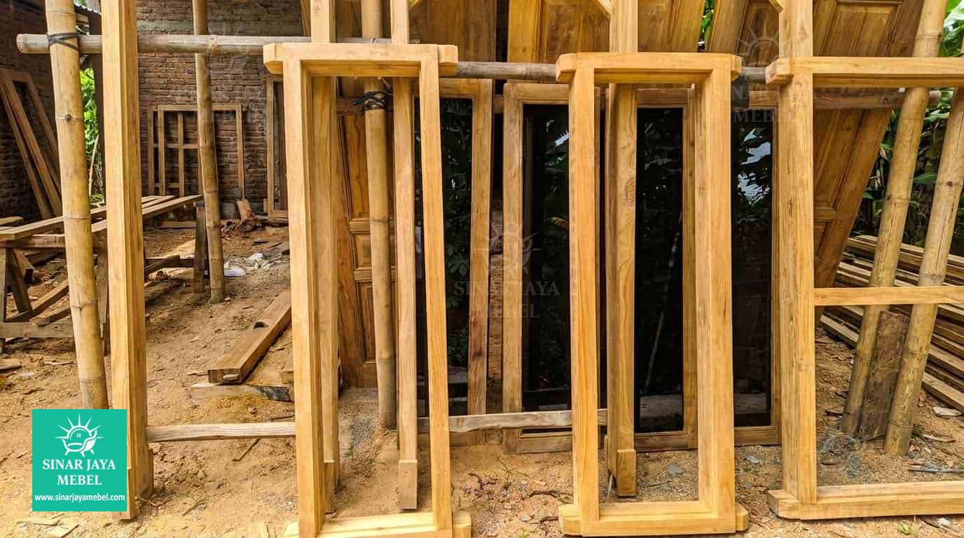 Kusen jendela jati profil rabat workshop Sinar Jaya Mebel Tegal — sambungan dowel presisi